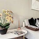Executive Apartment - Hotel Particulier, Paris 16